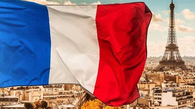 فرنسا تسجل انخفاضا للإصابات والوفيات اليومية بكورونا