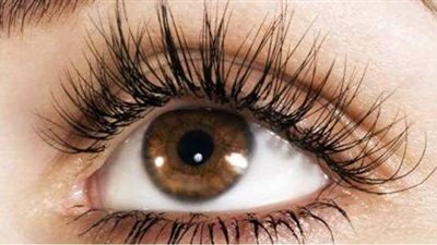 3 وصفات طبيعية لتطويل الرموش.. أبرزها استخدام زيت الصبار