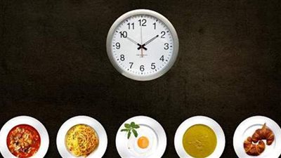 للحفاظ على وزنك.. 5 أوقات في اليوم تحتاج لأكلات صحية