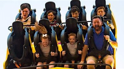 صور للحياة اليومية الغريبة لسكان إسيكس لرفع معنوياتهم خلال الإغلاق