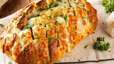 طريقة عمل رغيف مسحوب بالجبن للإفطار