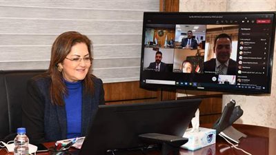 وزيرة التخطيط تتابع ترتيبات صرف الدفعة الأخيرة من منحة العمالة غير المنتظمة