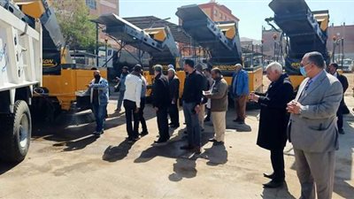 وصول ٢٣ معدة كنس وشفط الأتربة من الشوارع والميادين لأسيوط | صور