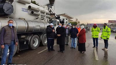 محافظ القاهرة يتابع رفع تراكمات مياه الأمطار | صور