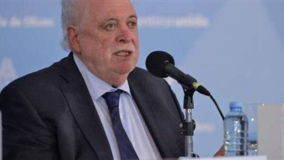 إقالة وزير الصحة الأرجنتيني بعدما وزع لقاح كورونا علي أصدقائه