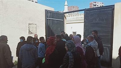 السيسي ينقذهم.. بدء نقل أهالي عقار كرموز المائل إلى بشاير الخير | صور