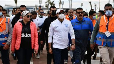وزير الرياضة يقود ماراثون للمشي بالعاصمة الإدارية