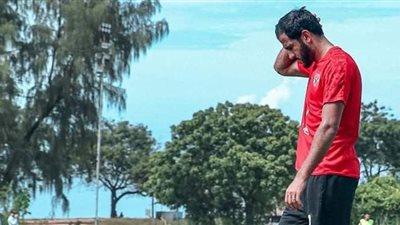 مروان محسن يغادر مران الأهلي بتنزانيا بسبب الإصابة