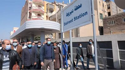 وزير النقل يعلن دخول برج إشارات ديروط بأسيوط الخدمة