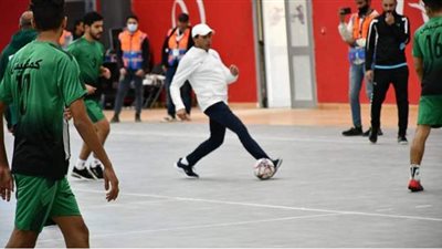 وزير الرياضة يشارك في مباراة استعراضية بمهرجان اتحاد مراكز الشباب