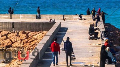 بعد نوة أليكسا 2.. طقس خريفي وتوافد المواطنين على كورنيش مطروح | صور