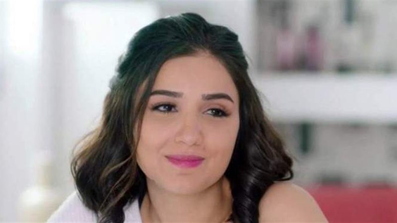 الفنانة مي عمر