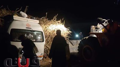 رئيس إسنا ينتقل إلى موقع حادث مقطورة القصب في الأقصر