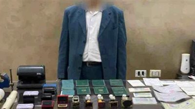 سقوط أشهر مزور للجوازات وتأشيرات السفر في 