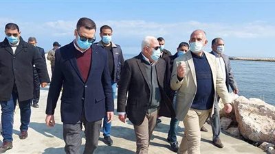 افتتاح مشروع إنشاء ٥ رؤوس حجرية ببوغاز ١ لحماية الشواطىء ببورسعيد | صور