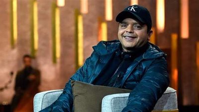 مصائب هنيدي.. بوظ أرض الملعب قبل ماتش الأهلي والاتحاد.. عمل مقالب في المكفوفين.. ورمى الكبريت المولع على الناس بإمبابة