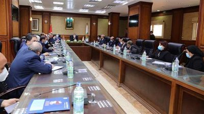 محافظ سوهاج يلتقي أعضاء مجلسي النواب والشيوخ لبحث آليات خدمة المواطن