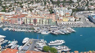 عمدة مدينة نيس الفرنسية يطلب من السياح عدم زيارة المدينة