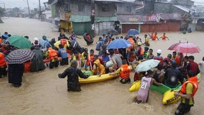 بسبب الفيضانات.. إجلاء عشرات الآلاف في الفلبين
