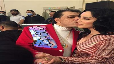 بأحضان وقبلات.. منار اللبنانية تنهي خلافها مع عصام شعبان عبد الرحيم في زفاف ابنته | فيديو وصور