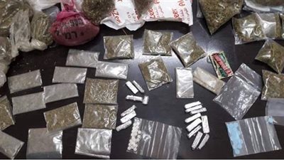 حبس متهمين بترويج المخدرات وتصنيعها في أسوان 4 أيام