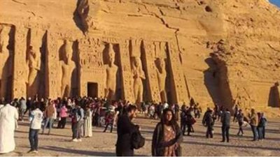 لحظة تعامد الشمس على تمثال رمسيس الثاني في معبده بمدينة أبو سمبل | صور