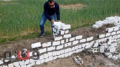 إزالة بناء مخالف وتوصيل الصرف لمساكن العباسة بأبو حماد في الشرقية