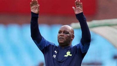 موسيماني وكابتن الفريق في المؤتمر الصحفي لمباراة سيمبا