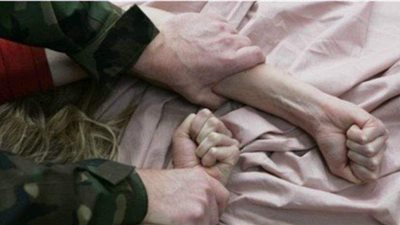 لم يرحموا توسلاتها.. حبس 4 عاطلين بتهمة اغتصاب فتاة ببنها