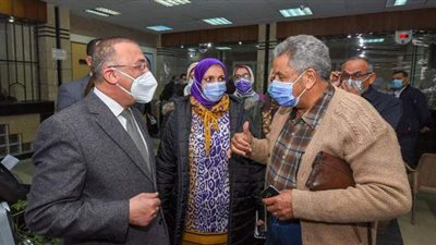 محافظ الإسكندرية يتفقد تطبيق منظومة الخدمات الإلكترونية بالمركز التكنولوجي