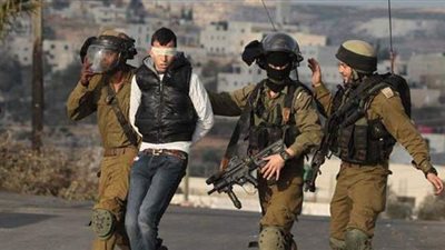 إسرائيل تعتقل 19 فلسطينيا بينهم قياديان في حماس