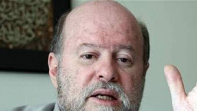 متأثرا بكورونا.. وفاة المحلل السياسي اللبناني أنيس نقاش في سوريا