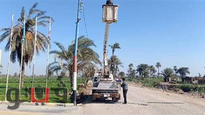 صيانة وتركيب 130 كشاف إنارة بشوارع وقرى إهناسيا ببني سويف
