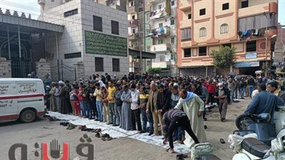 بعد استجابة الرئيس لعلاجه.. تشييع جثمان مريض السمنة المفرطة بالمحلة | صور