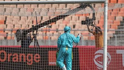 تعقيم ملعب مكابا قبل مران الأهلي الختامي بتنزانيا