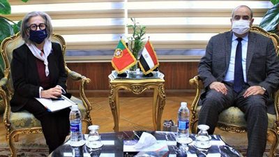 وزير الطيران المدني يبحث دعم صناعة النقل الجوي مع سفيرة البرتغال