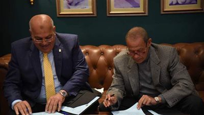 طنطاوي وحسني يوقعان بروتوكول استضافة كأس العالم للرماية | صور