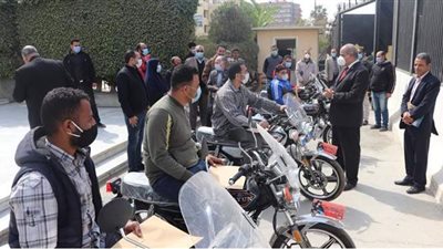المحرصاوي يسلم أصحاب الهمم بجامعة الأزهر دراجات بخارية