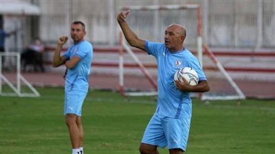 باتشيكو يعقد جلسة مع لاعبي الزمالك في مران الفريق بالسنغال