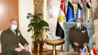 الفريق محمد فريد يبحث التعاون العسكري مع قائد القيادة المركزية الأمريكية