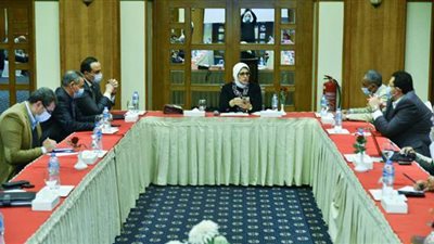 وزيرة الصحة تتابع مستجدات مشروع تطوير قرى الريف المصري