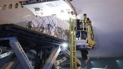 لحظة وصول شحنات من لقاح سينوفارم الصيني المضاد لكورونا مطار القاهرة | فيديو