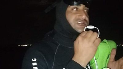 فرق إنقاذ متطوعة تسابق الزمن لانتشال جثث ضحايا مركب برج العرب | فيديو