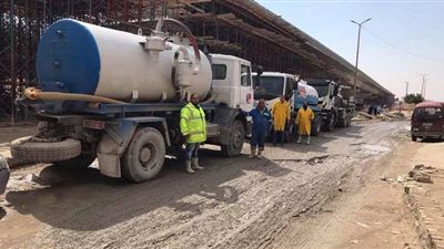 كسح مياه الأمطار من شوارع وميادين الإسكندرية | صور