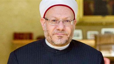 ماهو حكم تسوية الصفوف في الصلاة وهل يوجد نص عليها في القرآن والسنة