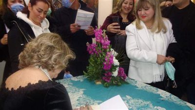 بالصور.. حفل توقيع كتاب 
