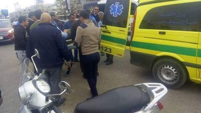 صدمته دراجة نارية وفرت هاربة.. تفاصيل إصابة شاب في الدقهلية