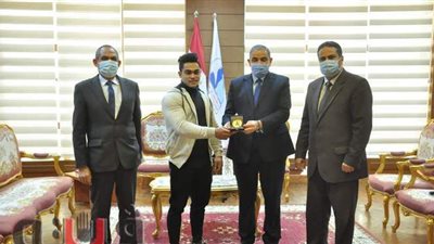 تكريم طالب آداب كفر الشيخ الفائز بفضية كمال الأجسام الدولية | صور