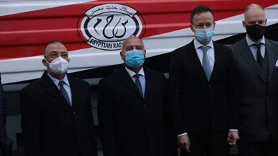 وزير النقل يستقبل الدفعة الأولى من عربات القطارات المجرية