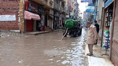 سحب مياه الأمطار في الدقهلية | صور